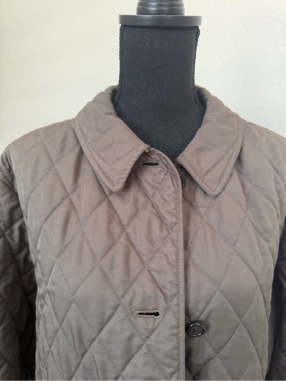 Burberry Women's Quilted Barn Jacket in Olive Green - Picture 7 of 16